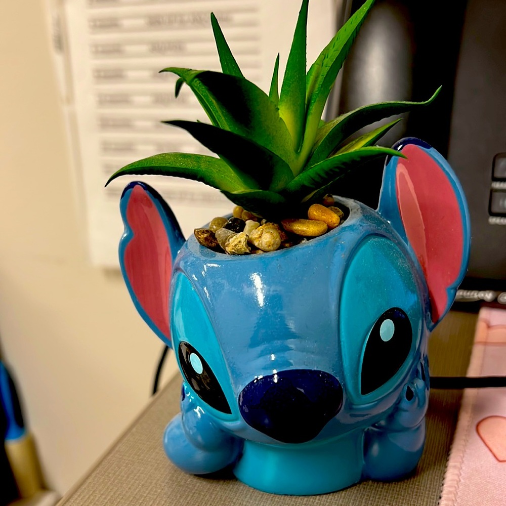 Stitch w/fake plant